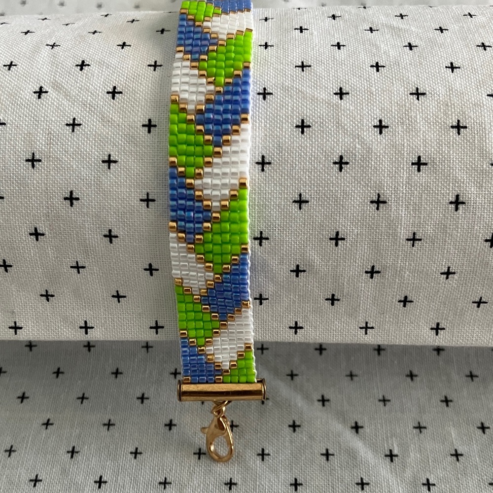 Delica Glass Bead Bracelet with Gold Tone Clasp NWOT